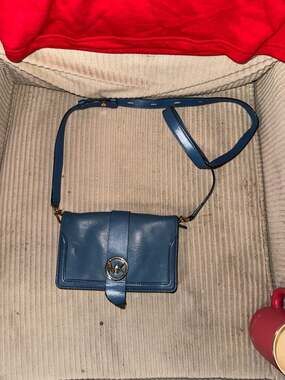 Pre-Loved! MICHAEL KORS Triple Gusset Crossbody leather bag dark chambray gold
